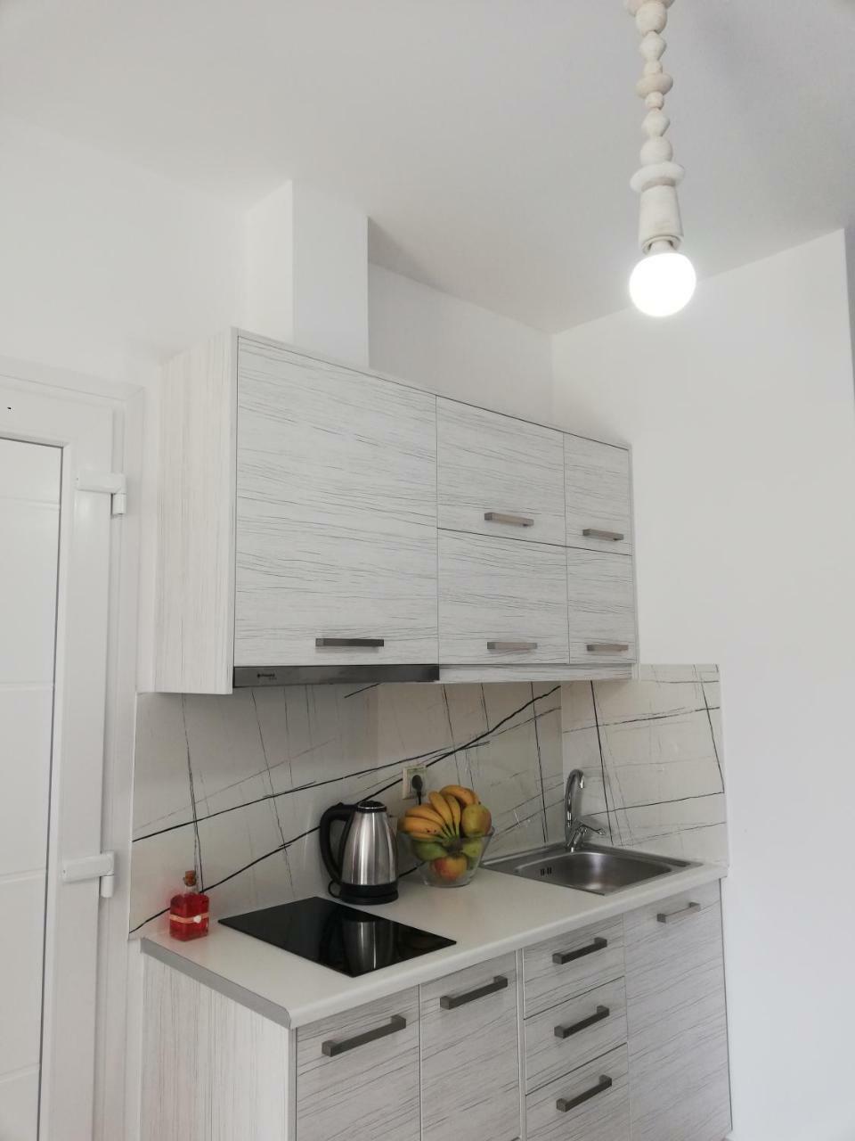 Meltemi Beach Apartments Милатос Экстерьер фото